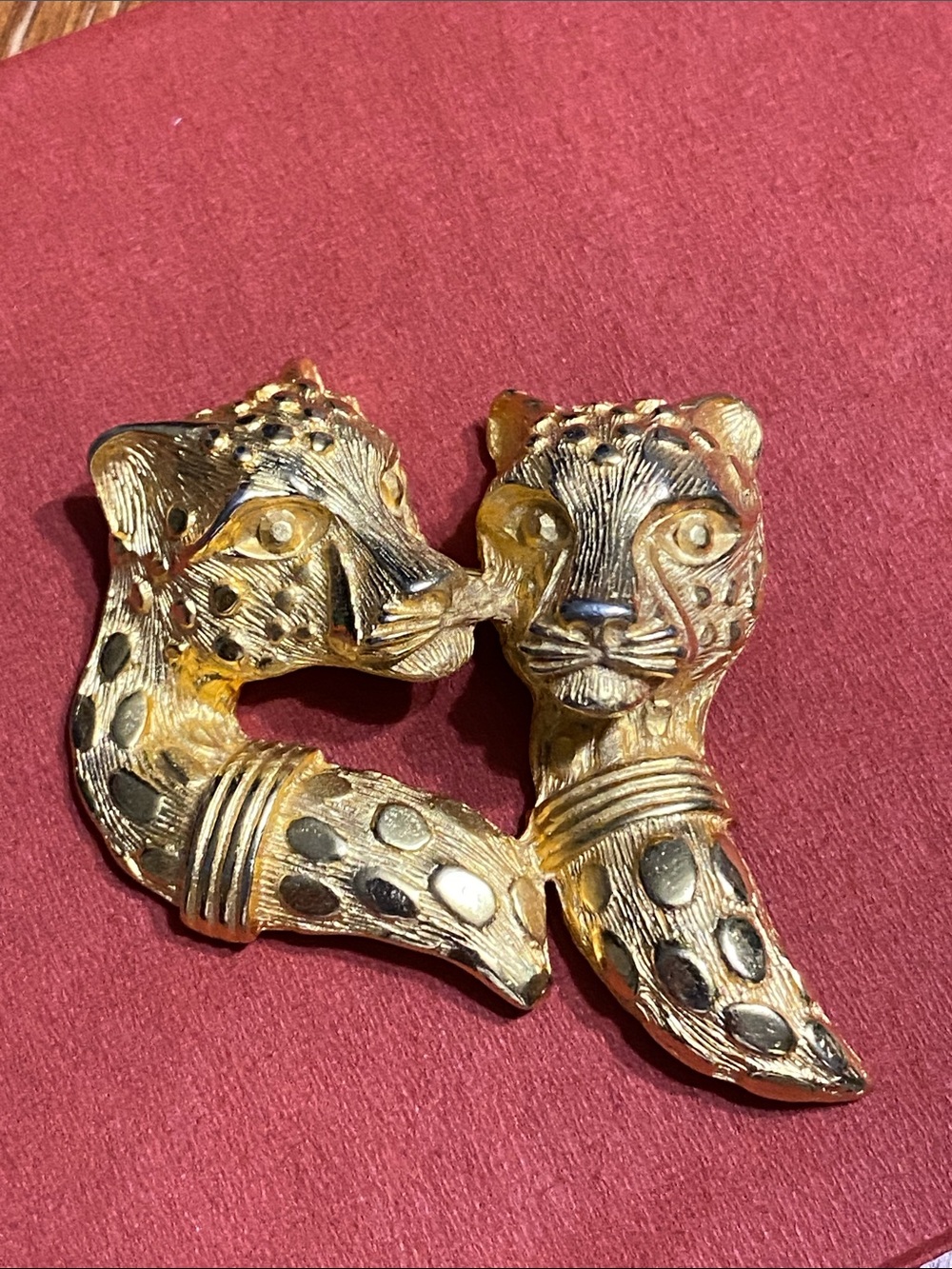 VTG Matte Gold Leopard Heads Brooch